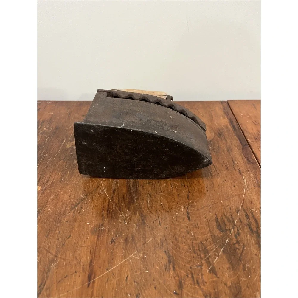 Antique 1900s Charcoal Coal Cast Iron Latch Wood‎ Handle Vintage Decor Shabby